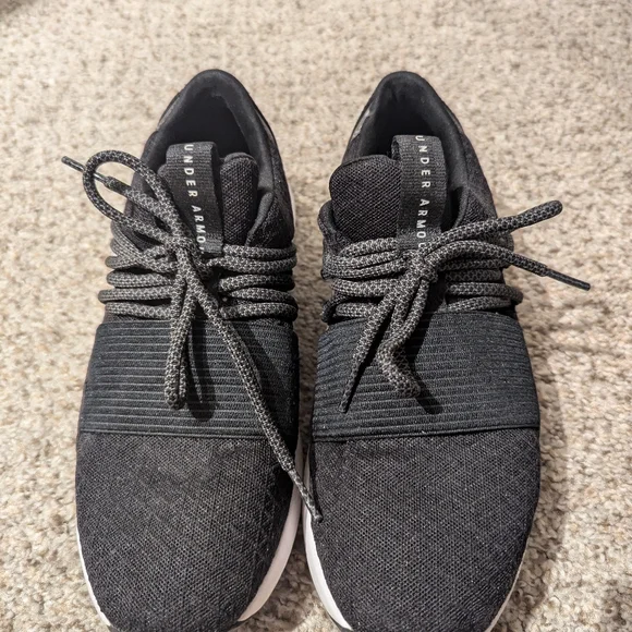 Under armour shoes, size 8.5, black - Picture 5 of 7